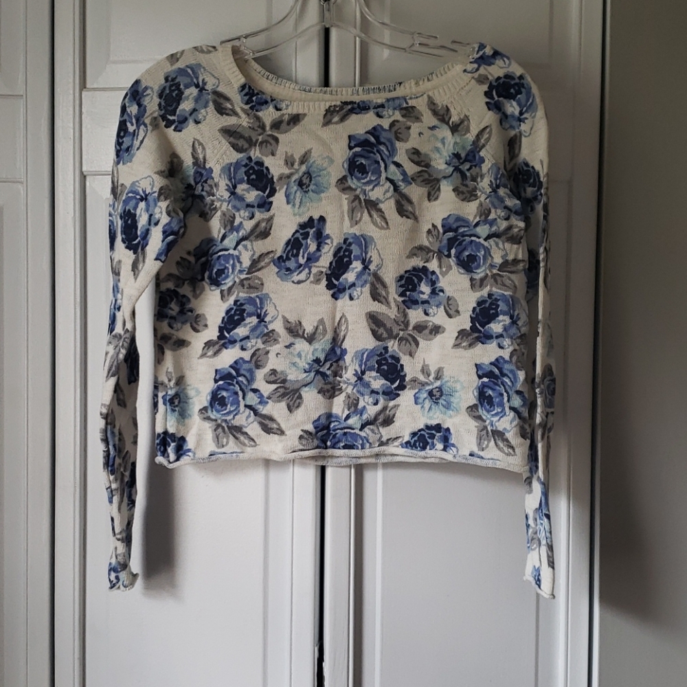 Crop top sweater